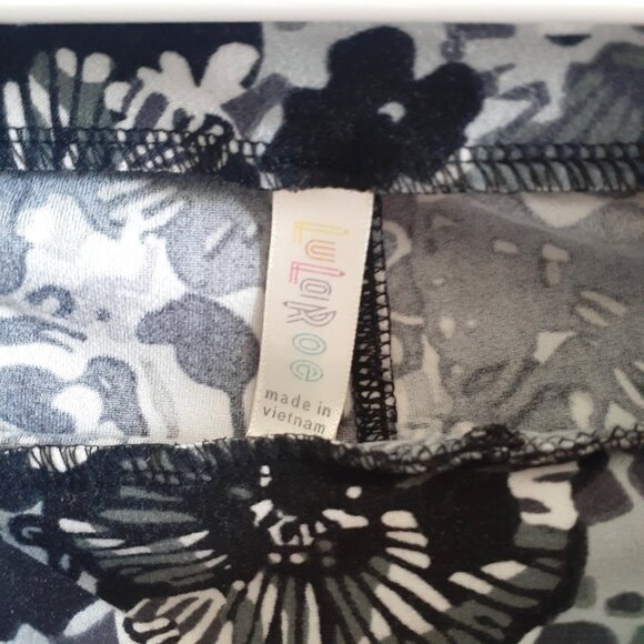 LULAROE LEGGINGS STRETCH BANDED BLACK & WHITE FLORAL WOMENS SIZE TALL & CURVY - Picture 3 of 6